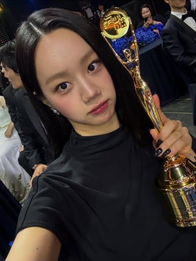 '121억 건물주' 혜리, 블랙드레스 하나만으로 빛난 존재감…끝없이 예뻐지네