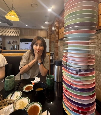 '56세' 신애라, 이만큼 먹고도 미모 무슨일…'자기관리 어느정도길래'