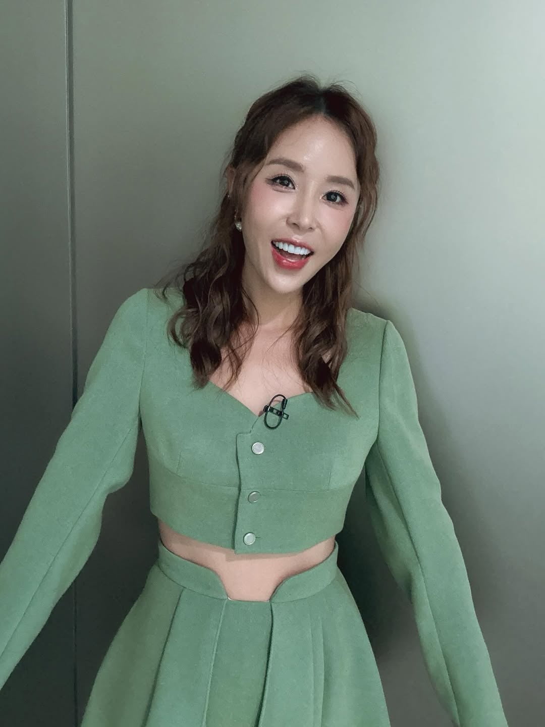 '문원♥' 신지, 결혼 어려움 속에서도 빛나는 미소…'초록 여신 상큼하네'