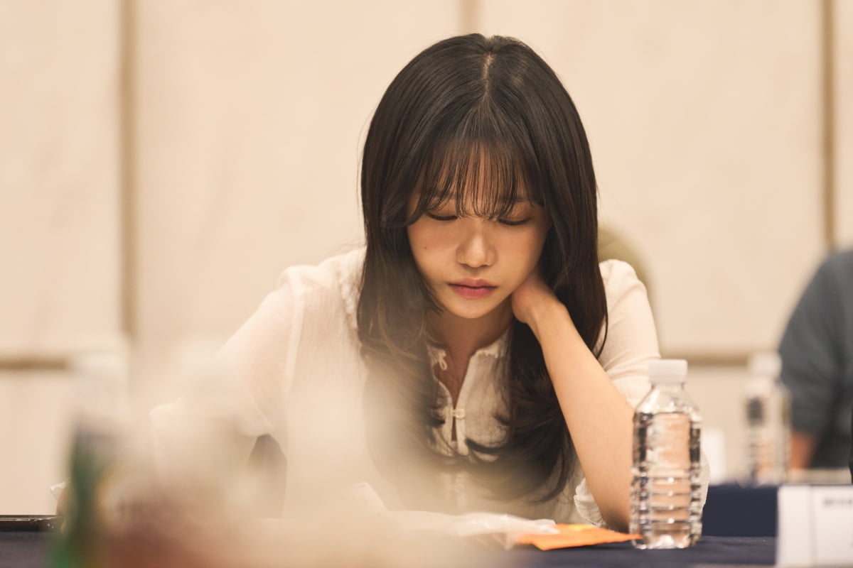 [공식] 손예진, 엔터사 대표로 첫발 내딛었다…'아이돌 그룹 재계약' 과제('버라이어티')