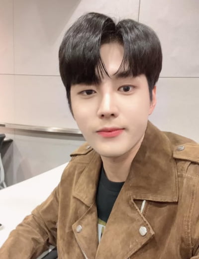 김중연, '7월의 가수' 선정…비주얼·가창력 다 되는 무대 장인 [TEN차트]
