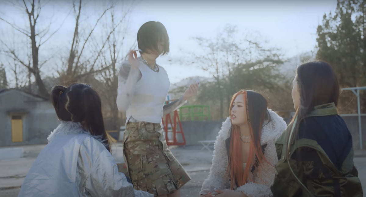 사진=그룹 하이키 '건물 사이에 핀 장미' MV