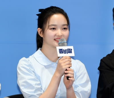최유리, "선배들과 촬영해서 인상깊고 뜻깊은 시간이었다"[TEN포토]