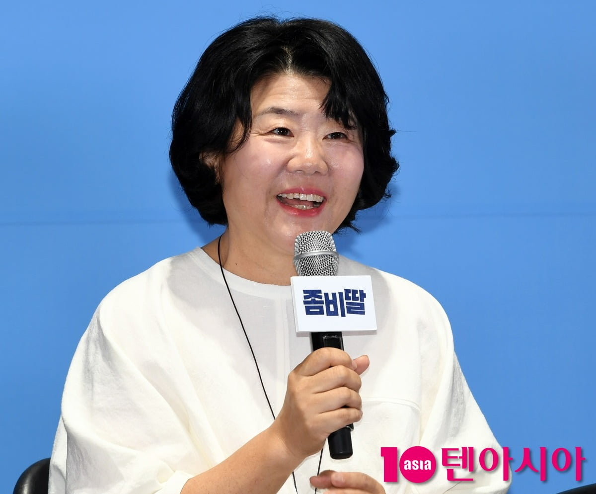이정은, 입양한 유기견 세상 떠났다…"관심으로 변화하더라"('좀비딸')