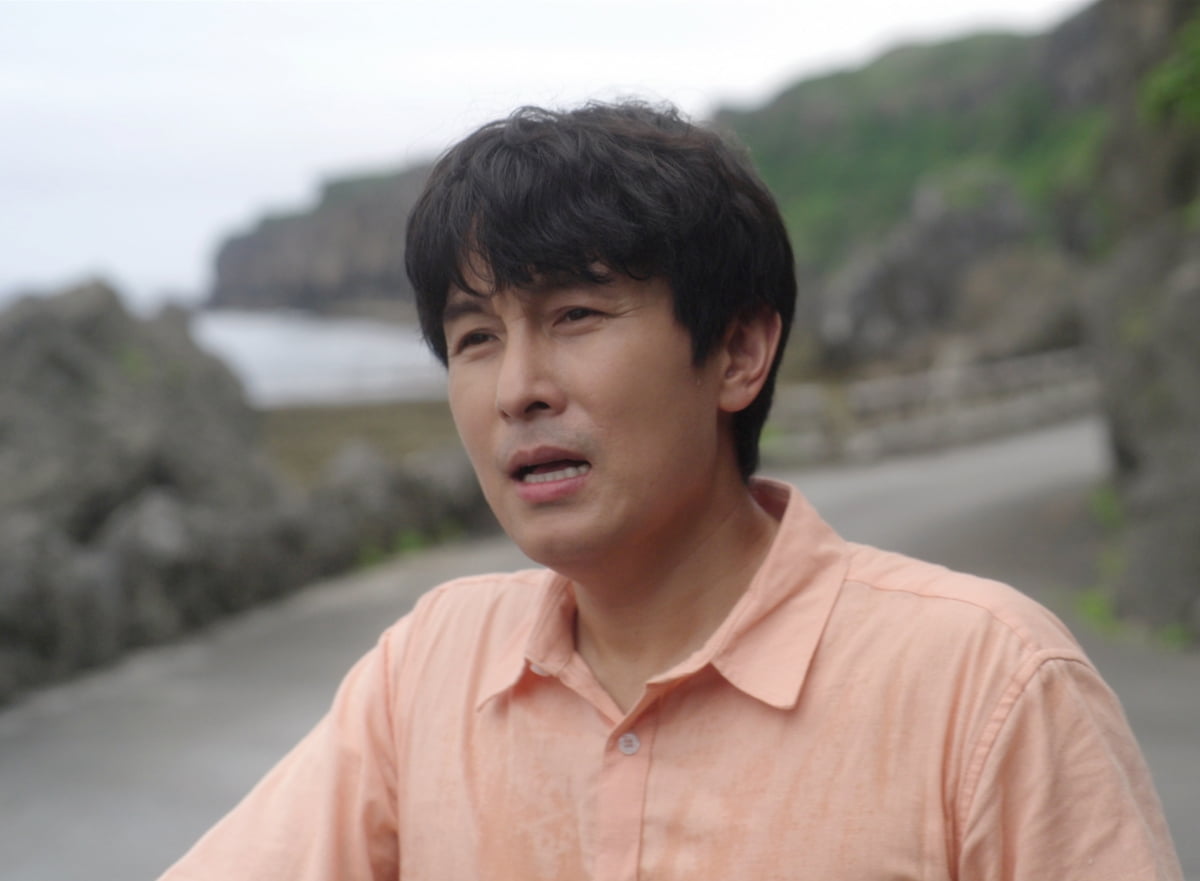 [공식] '45세' 김동완, 겹경사 맞았다…6년 만의 복귀 이어 제작자 변신 ('오키나와 블루노트')