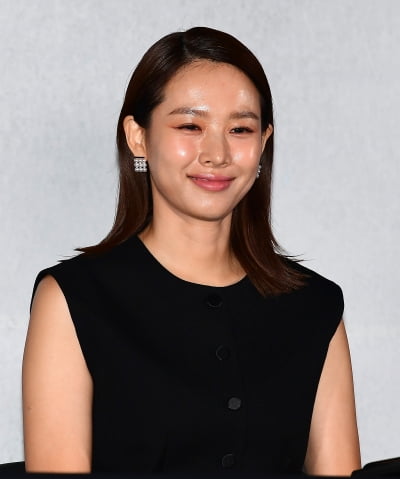 [공식] '42세' 조윤희, 이동건과 이혼 5년 만에 기쁜 소식 전했다…'개와 늑대의 시간' MC 합류