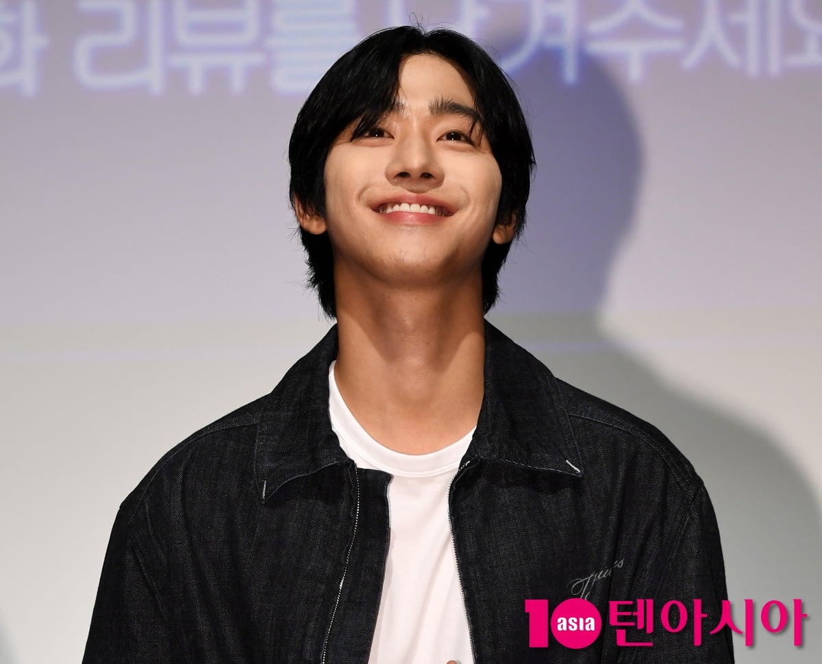 안효섭, 애교 눈웃음에 여심들 녹네[TEN포토+]