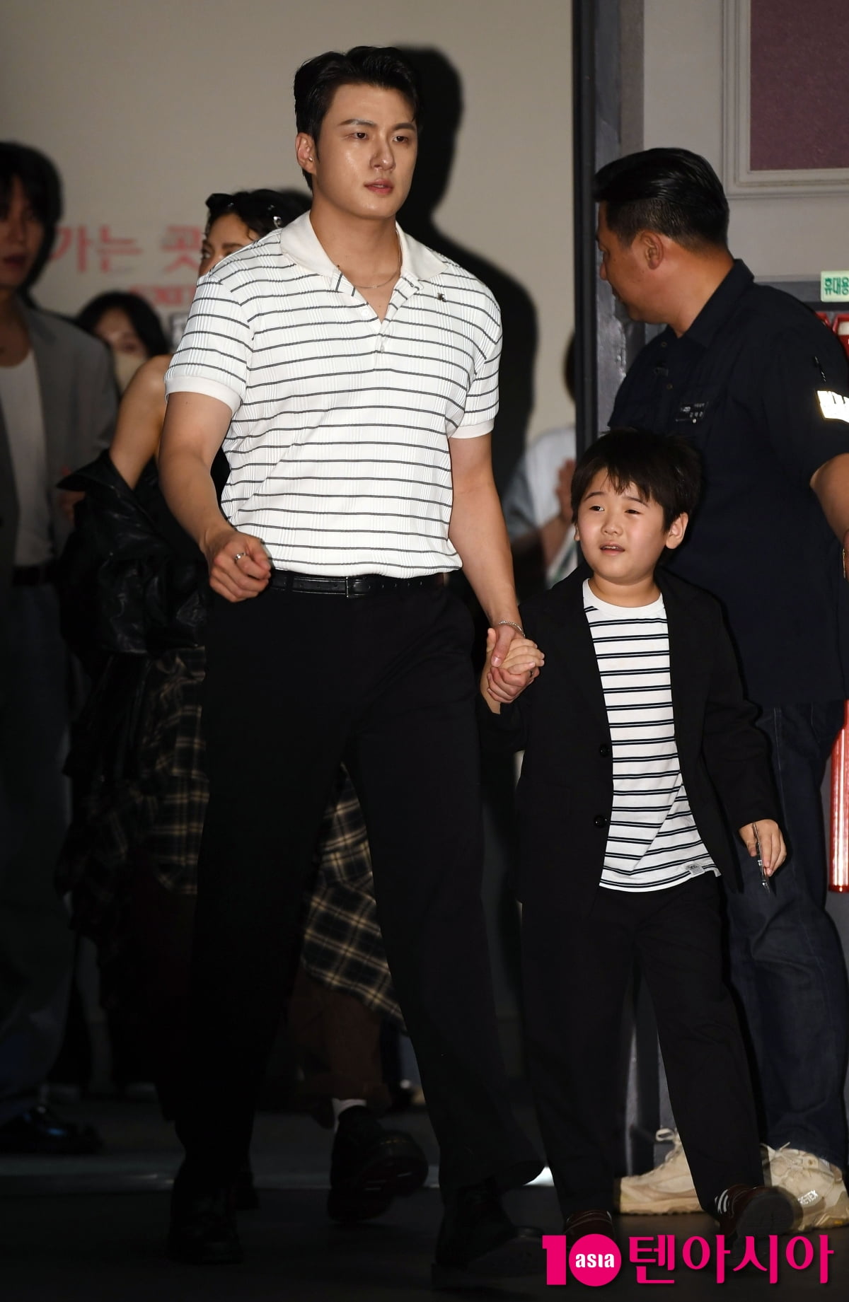 신승호, 권은성 손 꼭 잡고 입장[TEN포토]