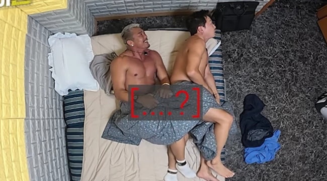 '49세' 추성훈, 벌거벗었다…침대서 팬티만 입고 '19금 자세' ('마이턴')