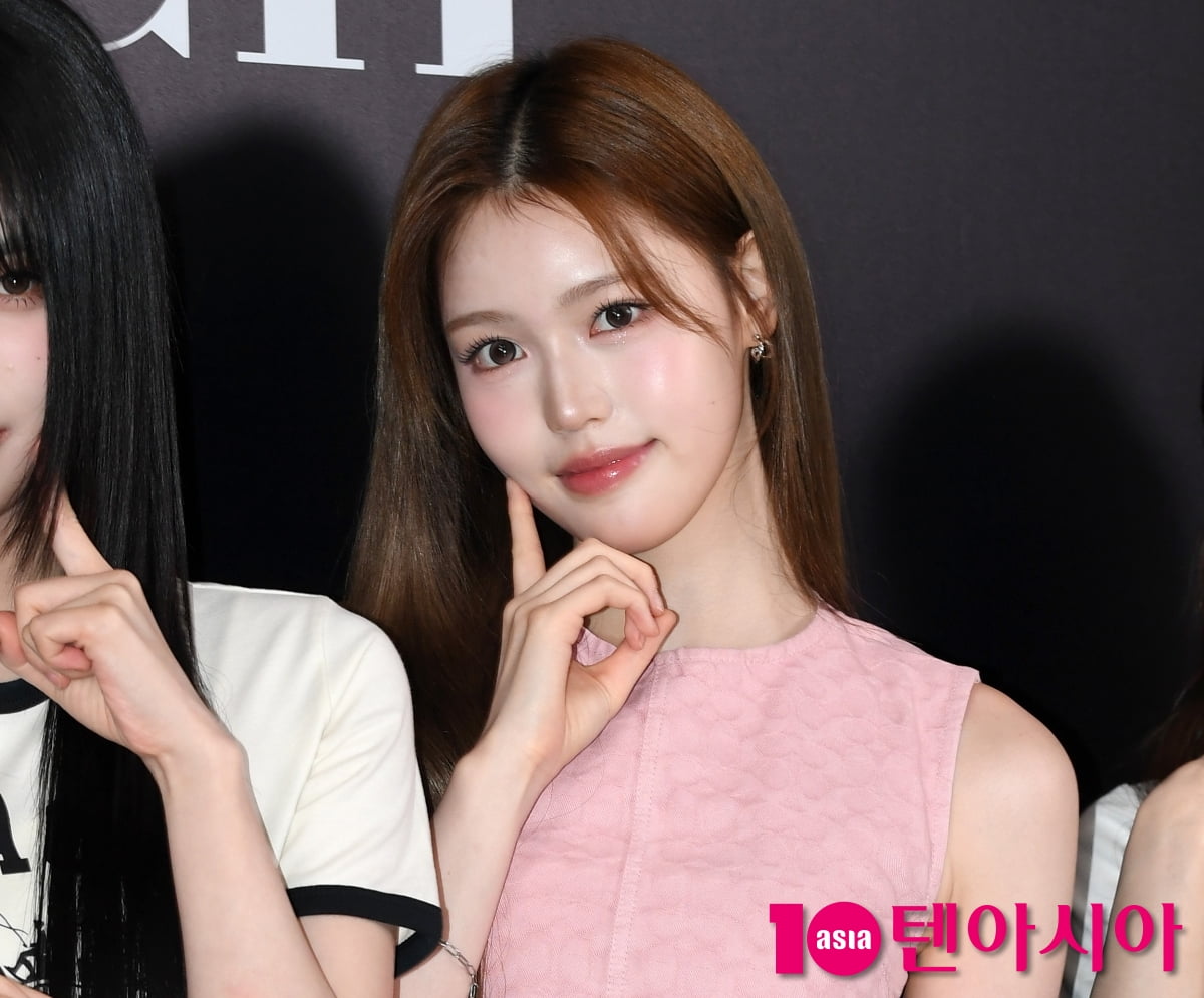이즈나(izna) 정세비, 순수한 비주얼...핑크빛 미소[TEN포토+]