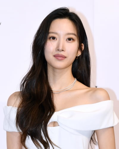 [공식] 문가영, 이종석과 ♥핑크빛 이어 기쁜 소식 전했다…데뷔 첫 亞 투어 확정