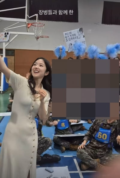 이혜성, 결별 후에도 인기 고공행진…男에 둘러싸여 '헤벌쭉'