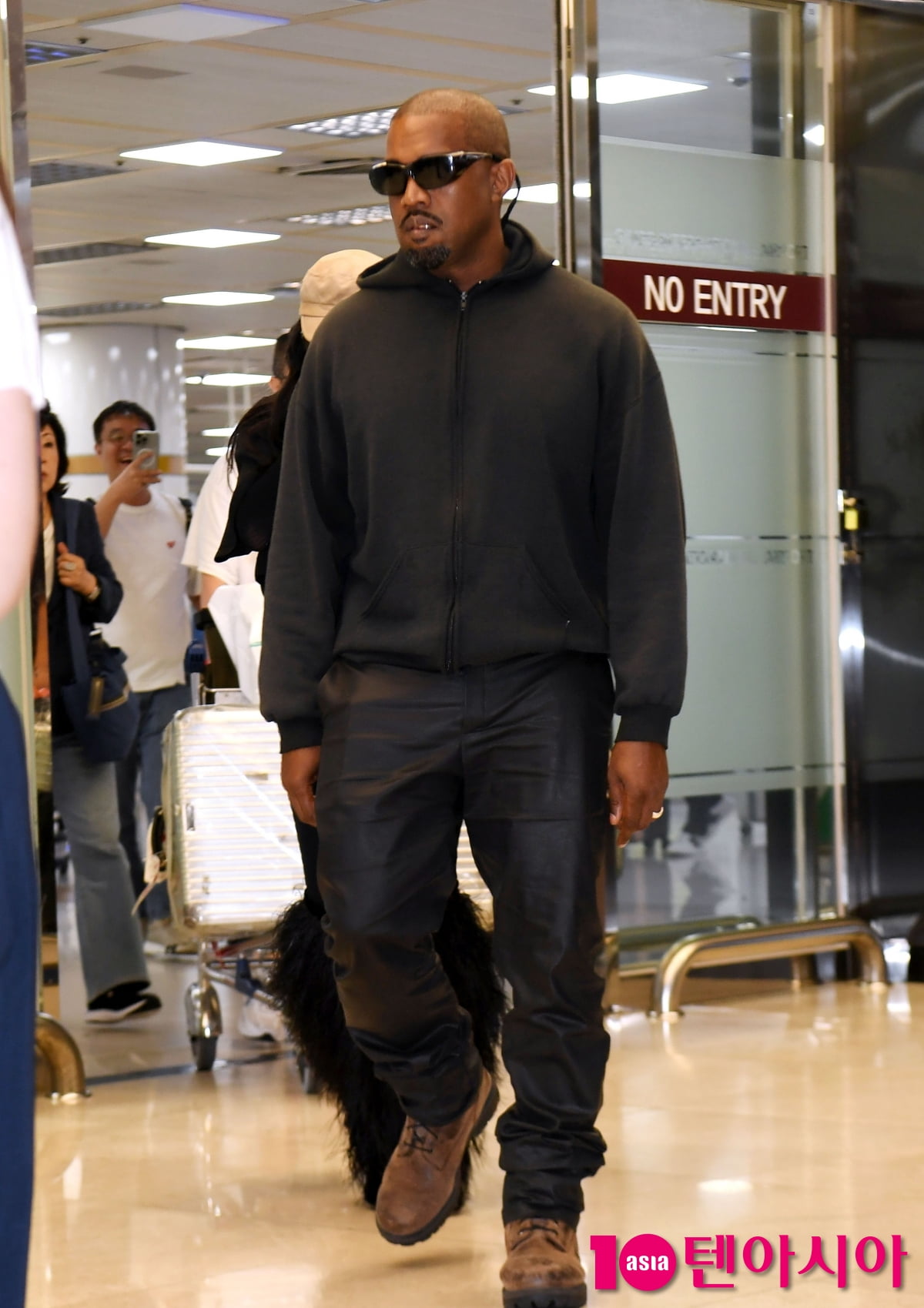 칸예 웨스트(Kanye West), 어마어마한 인파에 태연한 월드스타[TEN포토+]