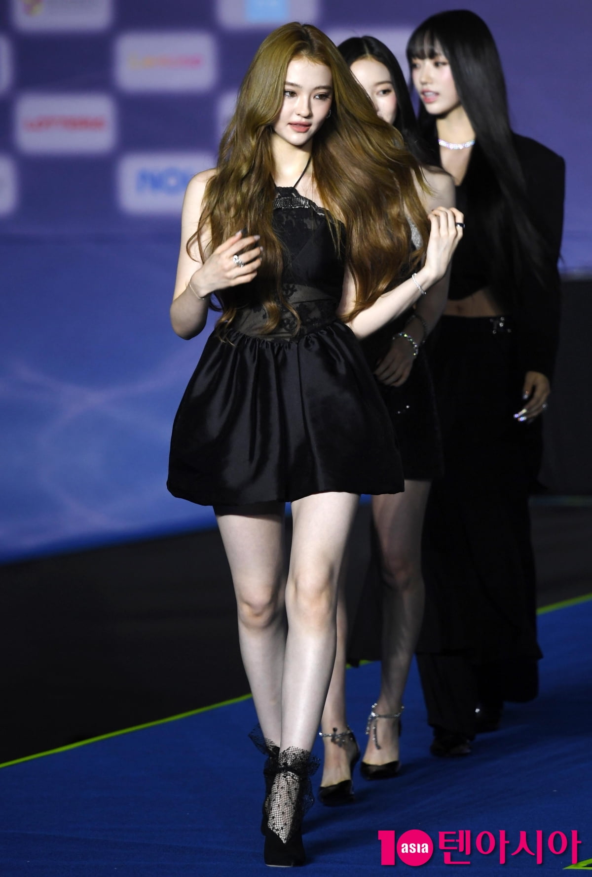 미야오 엘라, 브이 하는 16세 금발소녀[TEN포토+]