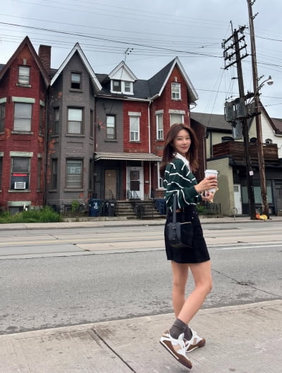 '35세' 이주빈, 민낯에 캐주얼룩 입고 길거리 장악…나이 믿기지 않은 동안미녀