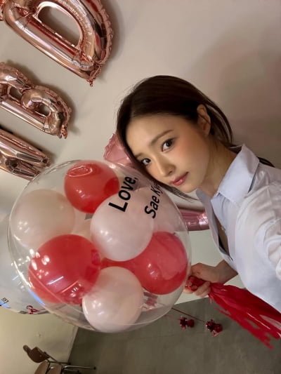 '164cm 48kg' 신세경, 35세 잊게 하는 미친 비주얼…20대 뺨 때리네