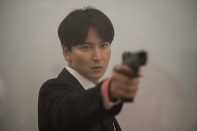 '45세' 김남길, 경찰 제복+강렬한 눈빛…'어떻게 안 반하겠어'