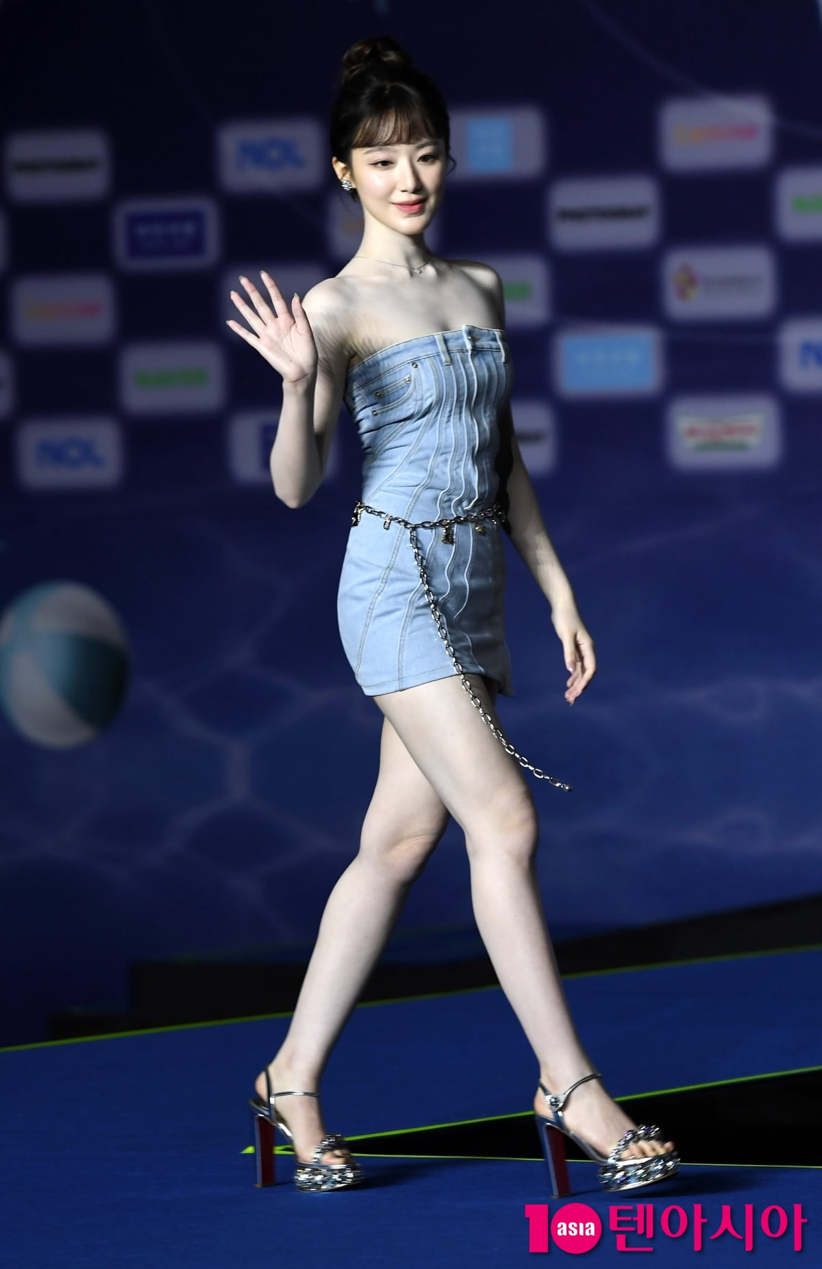 아이들 슈화, 돋보이는 새하얀 각선미[TEN포토+]