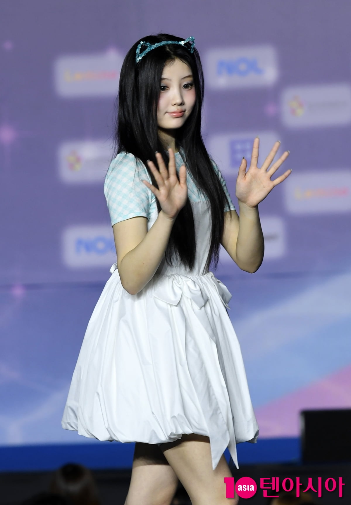 아일릿 원희, 하트 보내는 아기 고양이[TEN포토+]