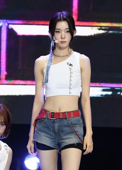 이프아이 카시아, 한줌 허리[TEN포토]