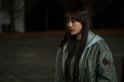 '왕따 논란' 이나은, 5년 만에 안방 극장 복귀…연기력은 글쎄 ('아이쇼핑')