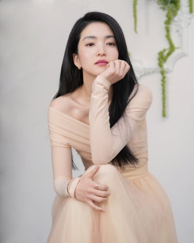 女優キム・テリ、圧倒的なオーラで魅了