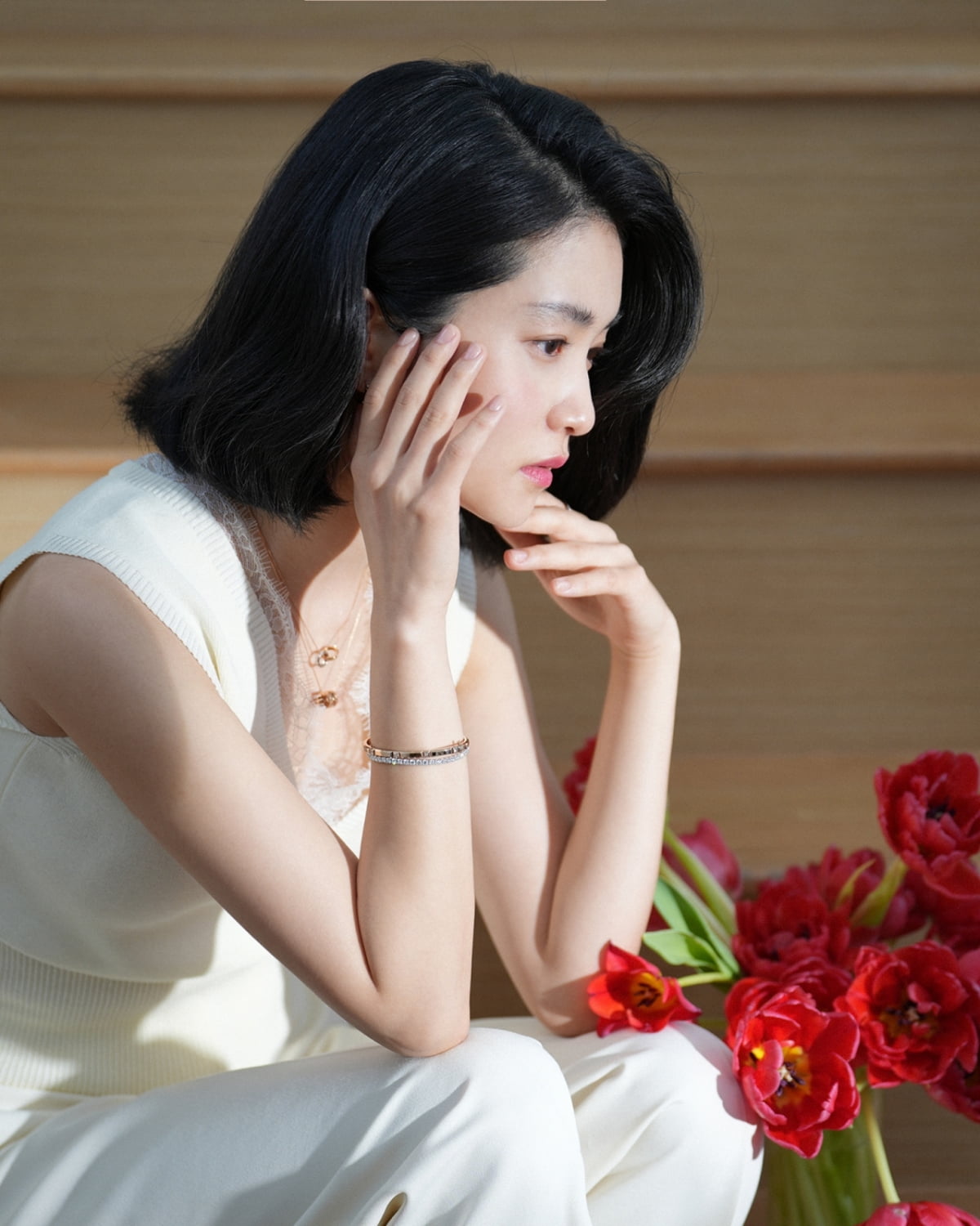 김태리, 드레스 입고 우아…수트 입고 귀염