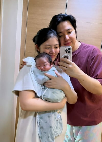 '그룹 내 첫 엄마' 정윤혜, 후덕해진 팔뚝…"생얼에 묶은 머리가 일상"