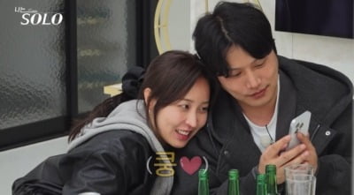 [종합] 27기 정숙, 영철과 은밀한 ♥스킨십…어깨 기댄 채 고백 "내 생각해 달라" ('나는솔로')
