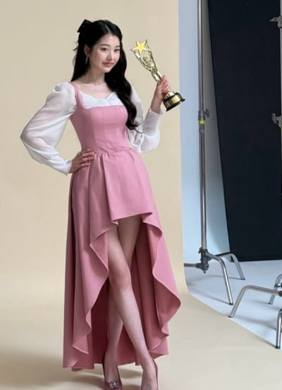 '장원영 언니' 장다아, 동생보다 얇은 발목…포즈마저 '복붙' 수준