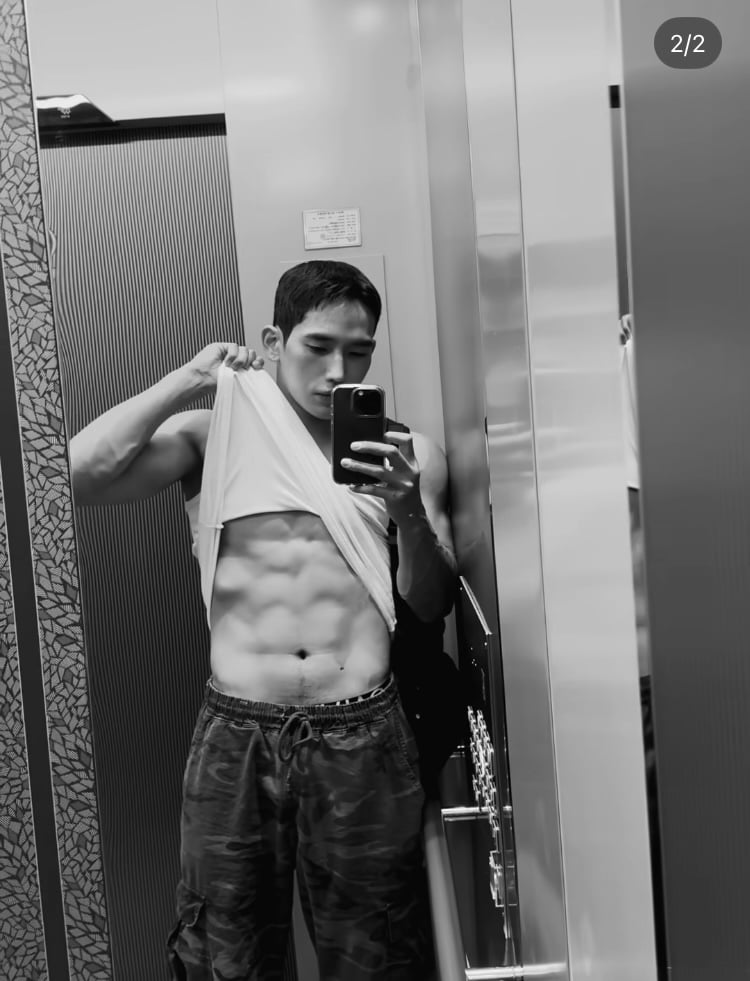 ‘이시안과 열애설’ 육준서, 엘리베이터 안에서 복근 까꿍