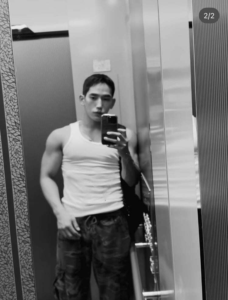 ‘이시안과 열애설’ 육준서, 엘리베이터 안에서 복근 까꿍
