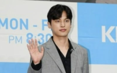 [공식] '김가은♥' 윤선우, 10월 결혼 앞두고 겹경사 터졌다…연극 '나의 아저씨' 캐스팅