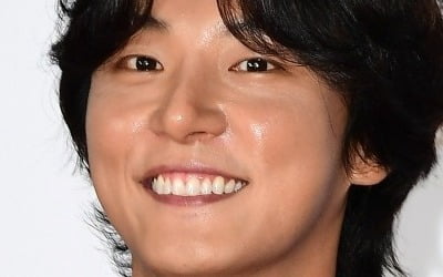 윤시윤, 안타까운 가정사 밝혔다…"20살에 출산, 엄마라 부르지 못해" ('미우새')