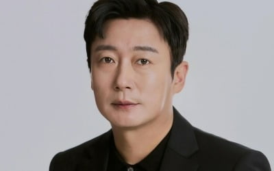 Comedian Lee Soo-geun Opens Father’s Funeral to Public Condolences
