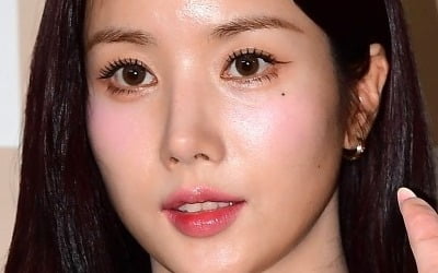 '24억 건물주' 권은비, 자가 아닌 전셋집이라더니…본인 건물에 카페 차렸다 ('전참시')