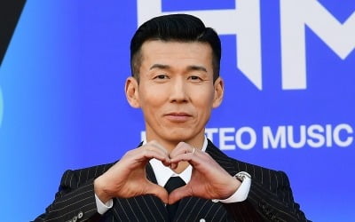 '정혜영♥' 션, 광복절마다 달리더니 23억 모았다…'독립 유공자 후손 위해 집 지을 것" ('션과함께')