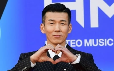 '누적 기부 60억' 션, 월급 한 푼도 안 받고 16년 동안 루게릭 요양병원 지었다