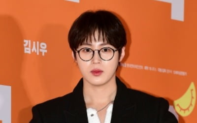 ハ・ソンウン、8月の休暇計画を一緒に立てたい男性歌手1位に選ばれる