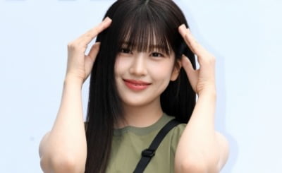 안유진, 후보정 논란 '골든' 커버에 입 열었다…"노래자랑? 아직 멀었어" ('요정재형')