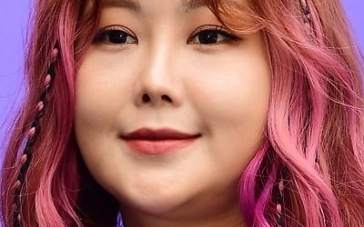 솔비, 연애 예능 계약서 폭로했다…♥이규한과 핑크빛이라더니, "이렇게 만족하는 건 처음" ('옥문아')
