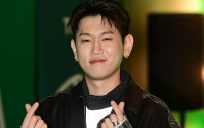 크러쉬, 피투성이 손에 상처 무슨 일…무려 20개월 만에 '팽'