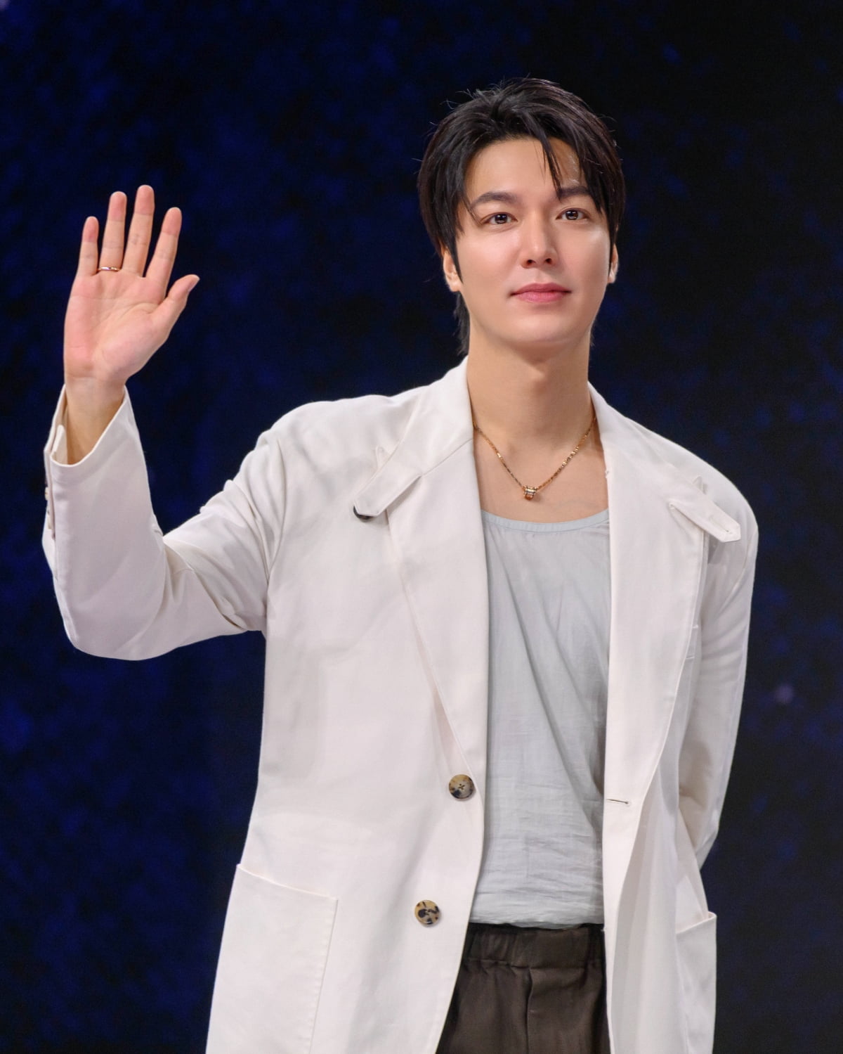 '전독시' 안효섭·이민호, 싱가포르 상영관 밖까지 채웠다