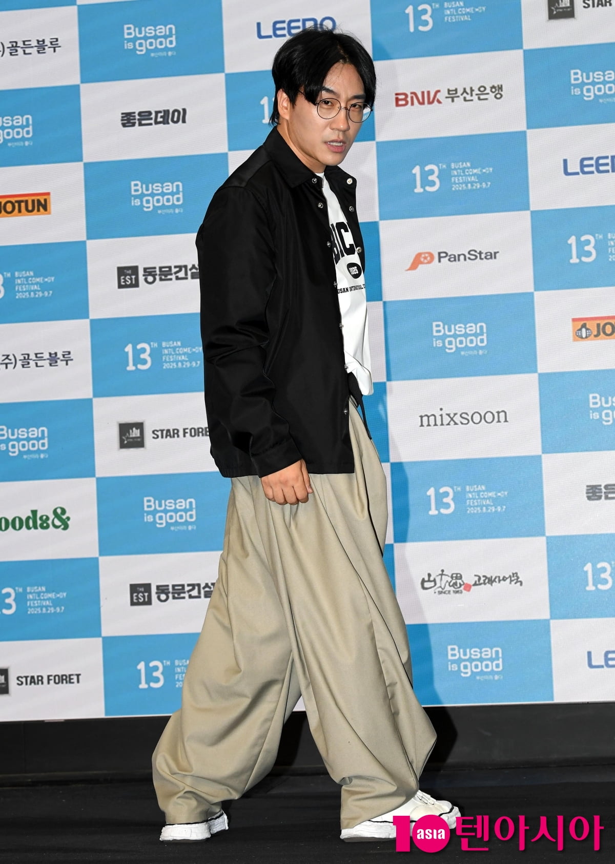 신윤승, 희극상회 대표로 포토타임...소극장 공연만 10년[TEN포토]