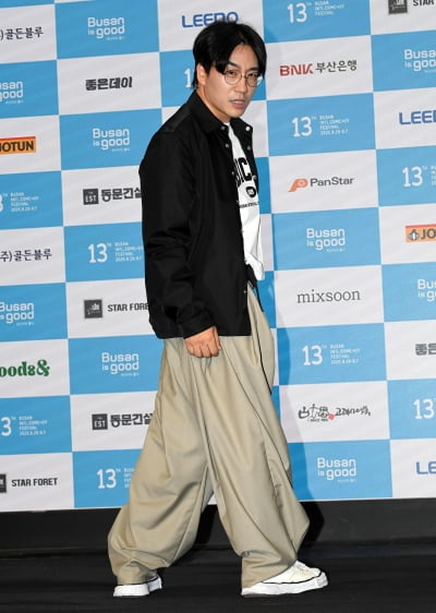 신윤승, 희극상회 대표로 포토타임...소극장 공연만 10년[TEN포토]
