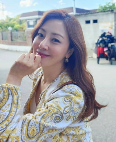 '50세 미혼 25년 째 연애' 오나라, 늘 변함 없는 미모…'이러니 장기연애 하지'