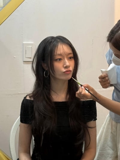 '황재균과 이혼' 지연, 아찔한 어깨 라인 드러내며 미모 자랑…'시선 모으는 비주얼'