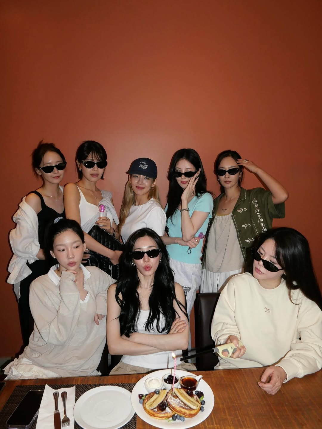 '230억 건물주' 권유리, 소녀시대 완전체 모임 사진 공개…"다들 20대 같네"