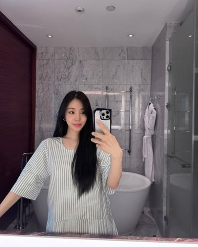 '미국에 자가' 소녀시대 티파니, 고풍스러운 인테리어 앞에서 빛나는 미모 자랑