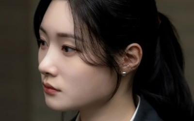 정채연, 판사 父에 교수 母 라더니…선배 이진욱 재판에 반짝이는 눈빛 ('에스콰이어')